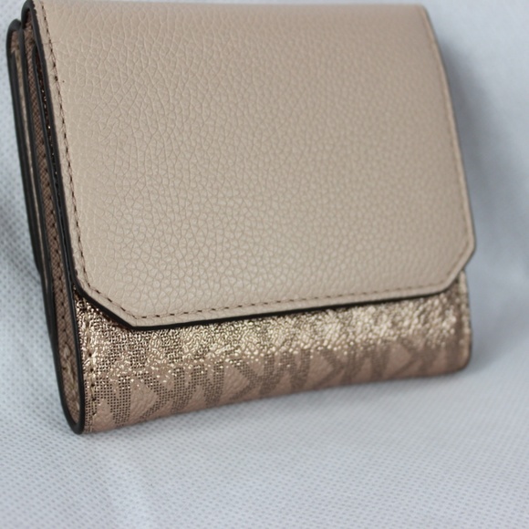 Michael Kors Hayes Medium Trifold Coin Case Wallet - Picture 6 of 8